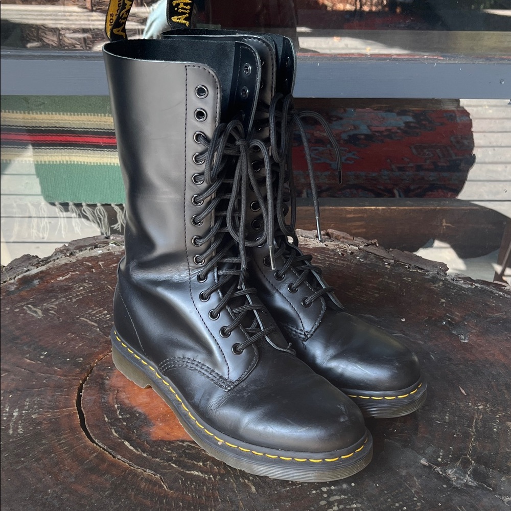 Dr. Martens Unisex 14 Hole Black Leather Boots L 10, M 9, EU 41